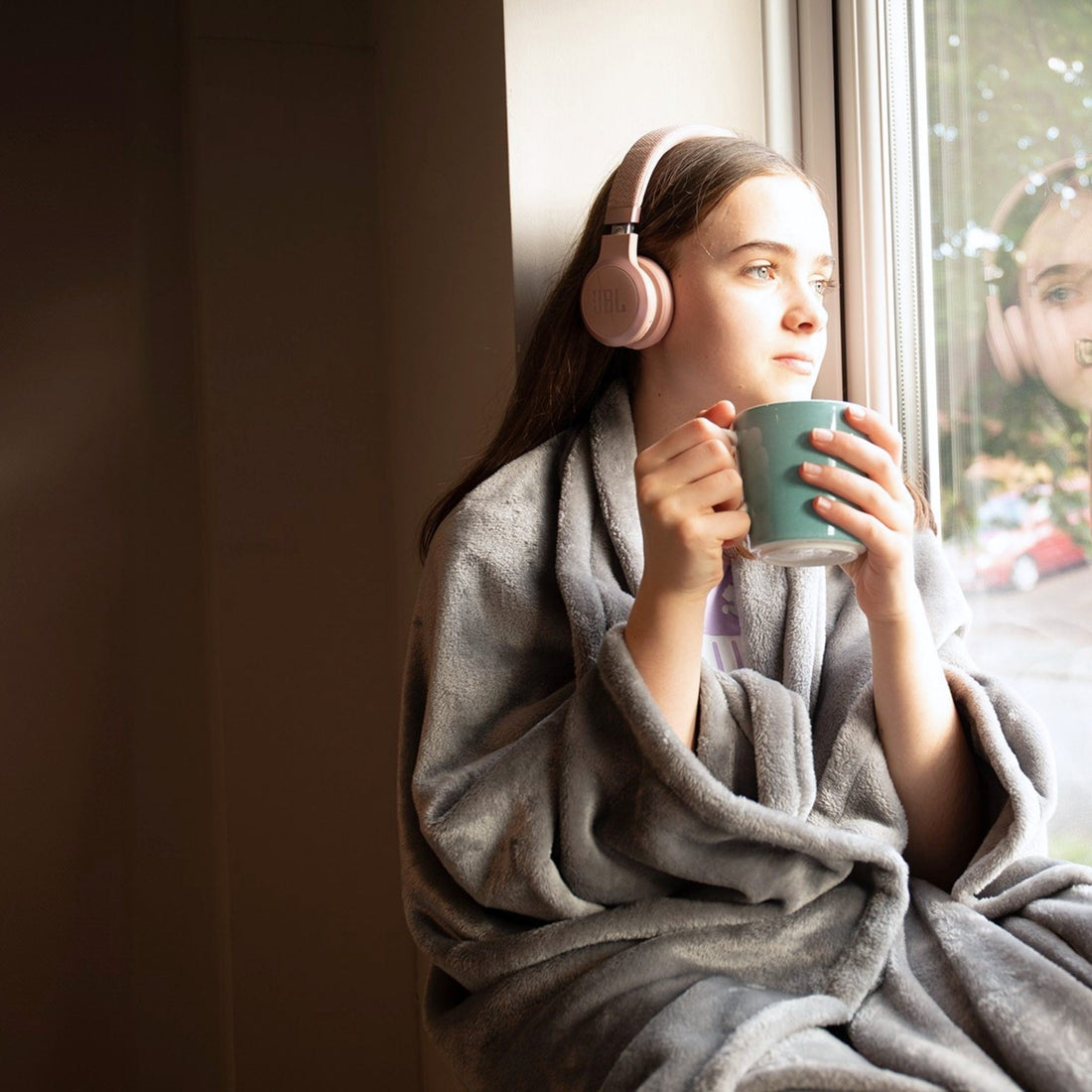 What Makes Snhug Sit Different From Ordinary and Sleeved Blankets