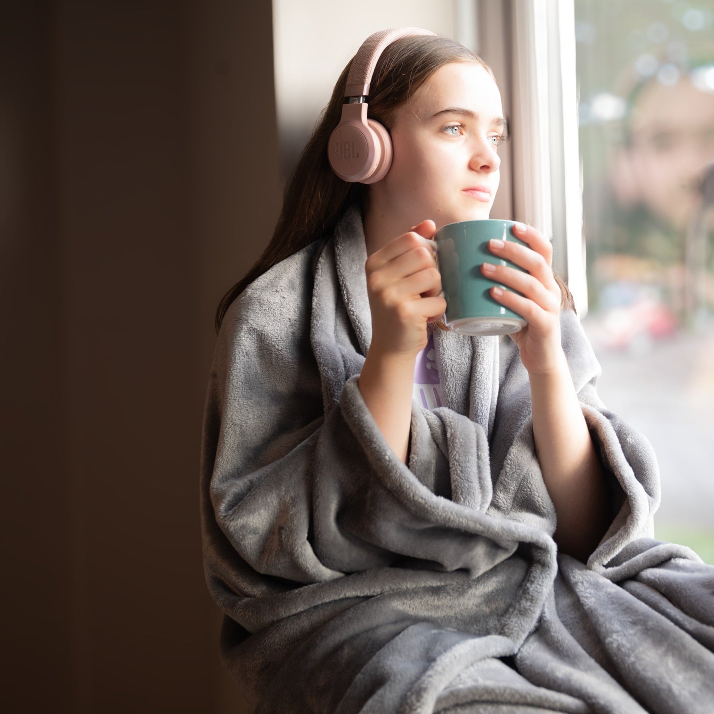 Snhug Sit Sitting Blanket for Seated Comfort and Warmth